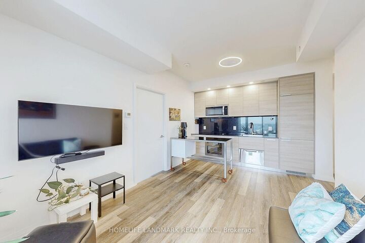 Property Photo: 75 Canterbury Place 10 ON M2N 2N1
