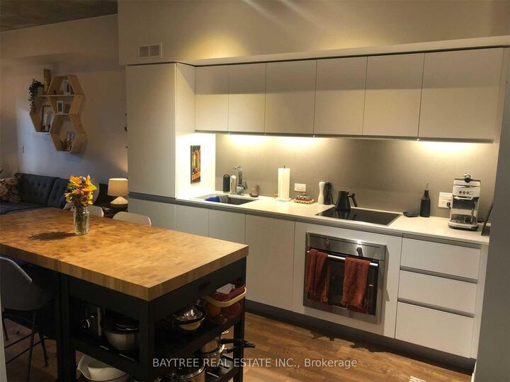 Property Photo:  20 Minowan Miikan Lane 614  ON M6J 0E5 