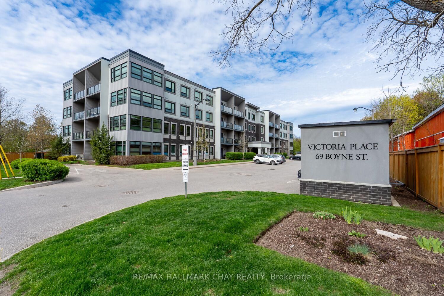 Property Photo:  69 Boyne Street 103  ON L9R 0N5 