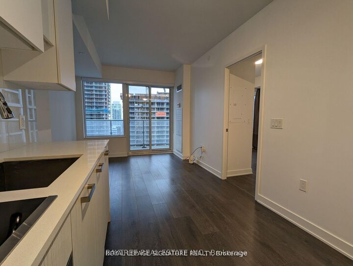 Property Photo:  195 Redpath Avenue 3011  ON M4P 0E4 