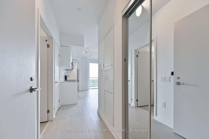Property Photo:  4010 Eglinton Avenue W 1821  ON M9A 0G5 