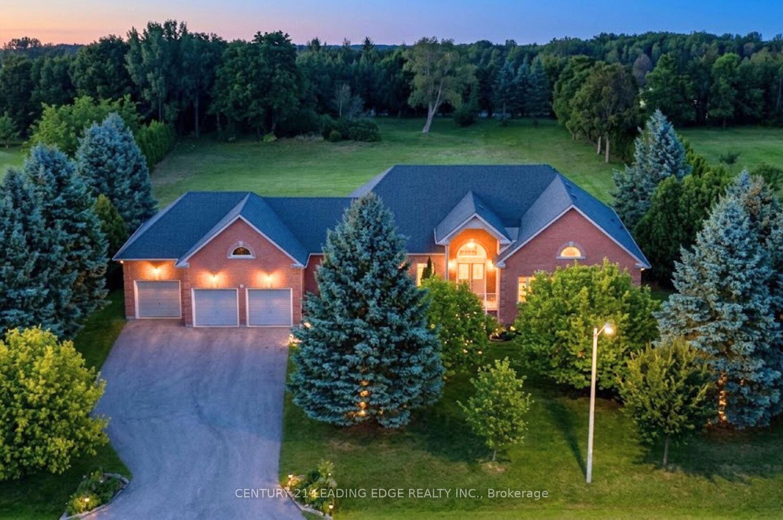 Property Photo:  24 George Pipher Lane  ON L4A 1M4 