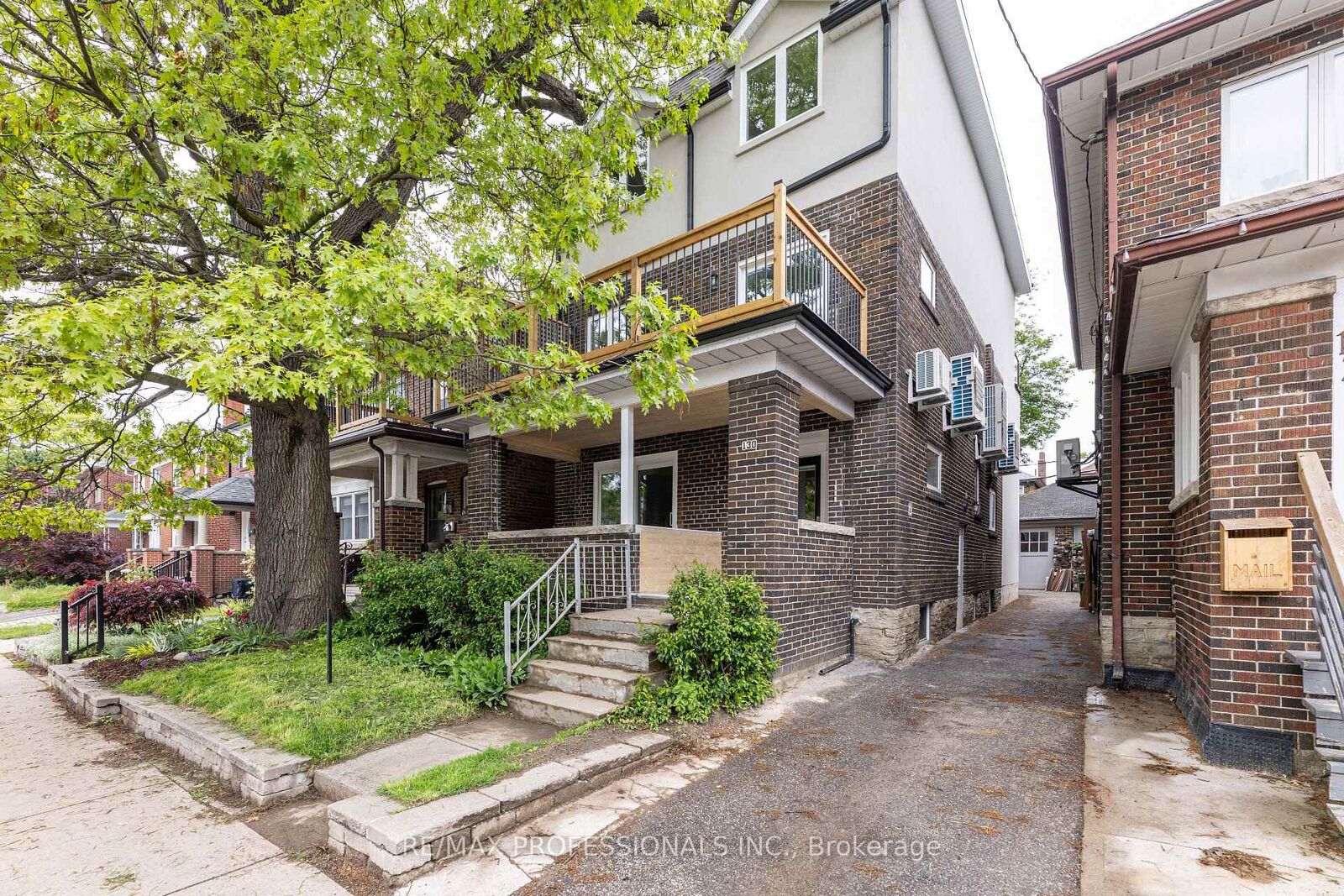 Property Photo:  130 Jane Street D  ON M6S 3Y6 