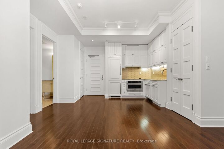 Property Photo:  22 Leader Lane 542  ON M5E 0B2 