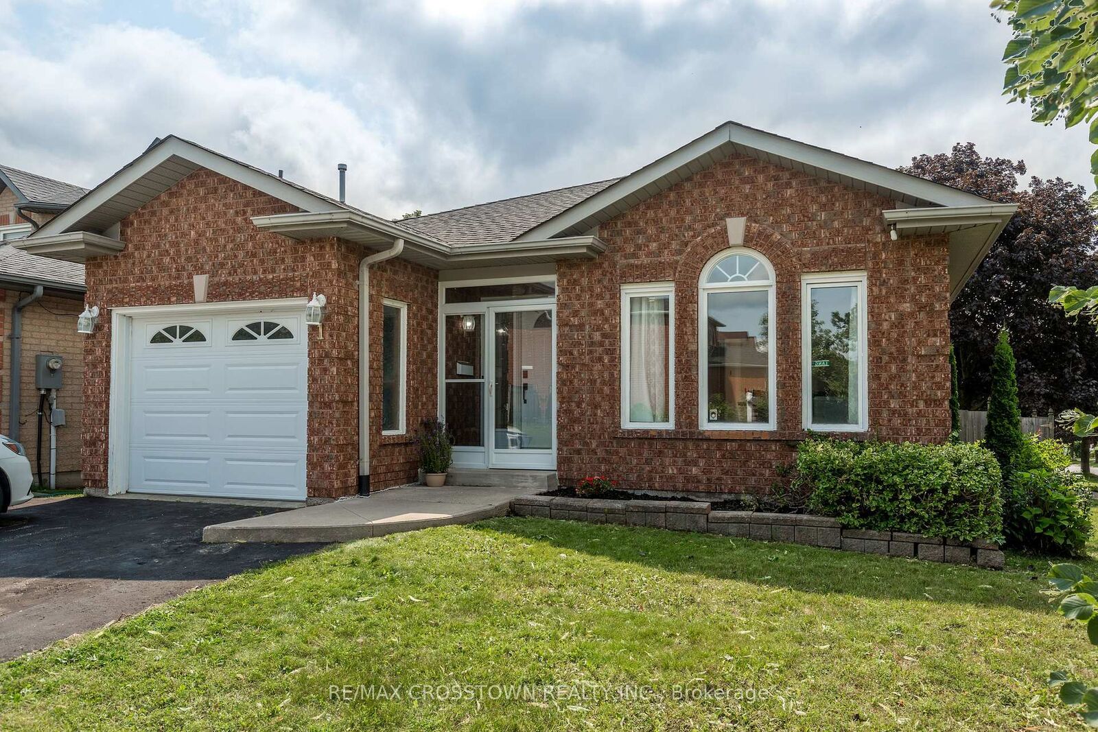 Property Photo:  1 Lang Drive  ON L4N 7X9 