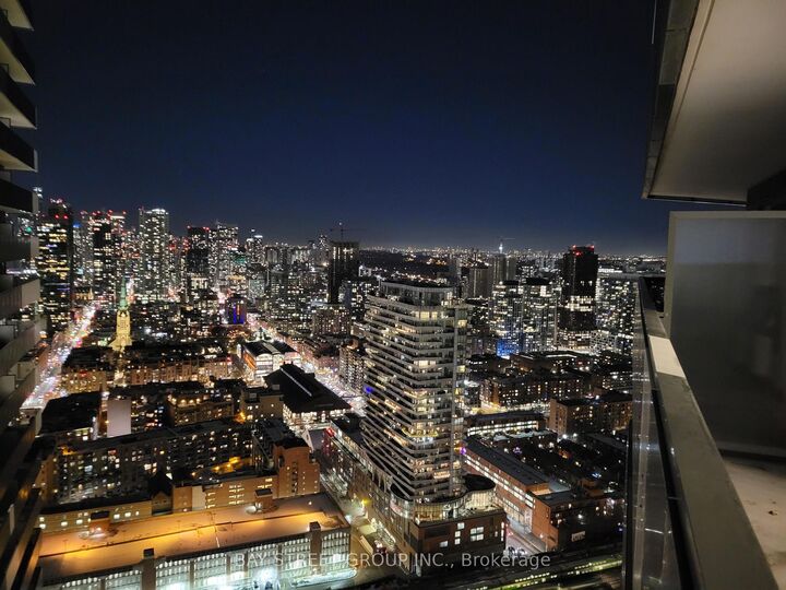 Property Photo:  138 Downes Street 4615  ON M5E 0E4 
