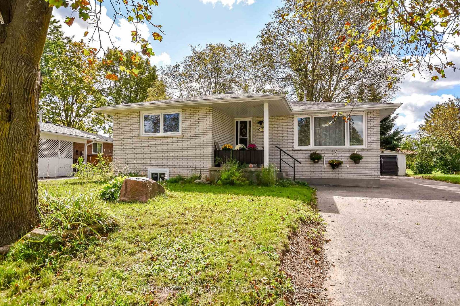 Property Photo:  5 East Gate  ON L4M 2V9 