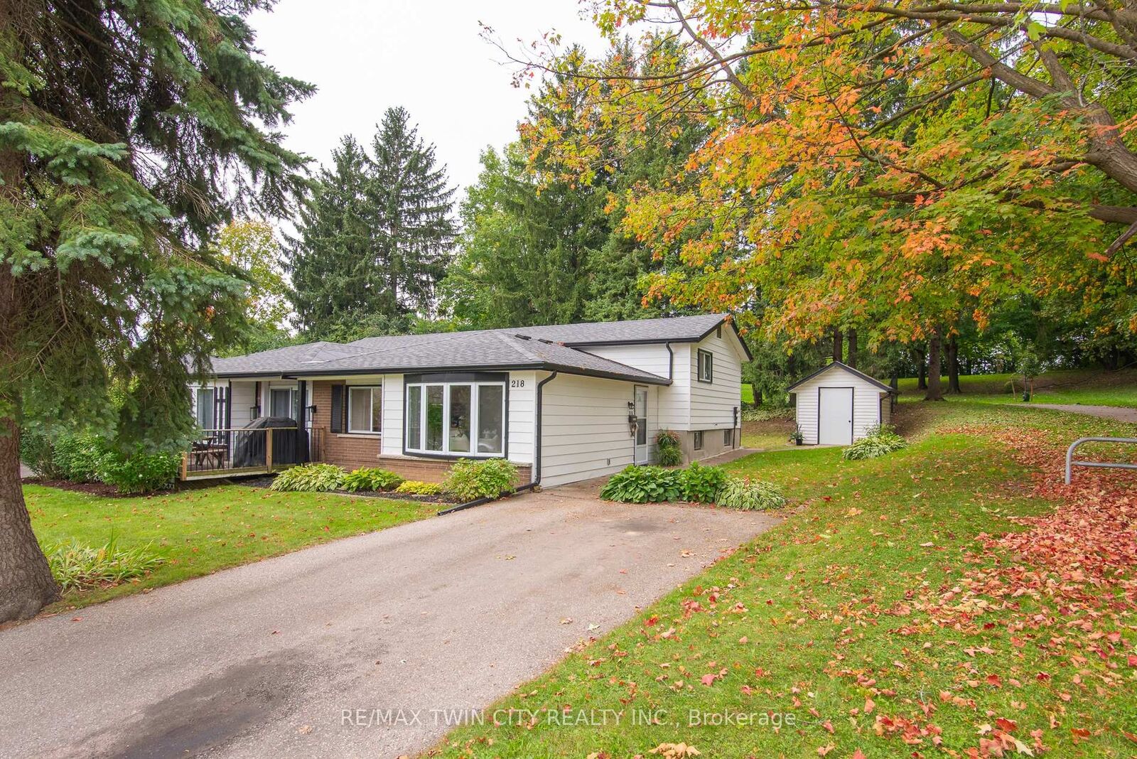 Property Photo:  218 Pinedale Drive  ON N2E 1K3 