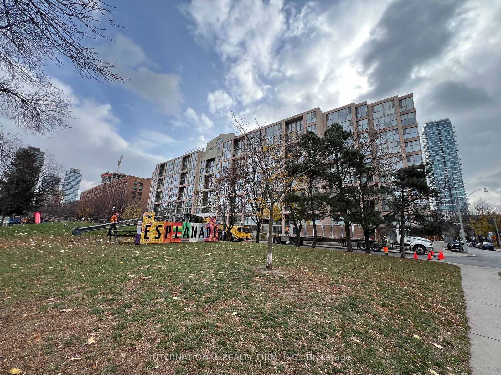 Property Photo:  65 Scadding Avenue Ph5  ON M5A 4L1 
