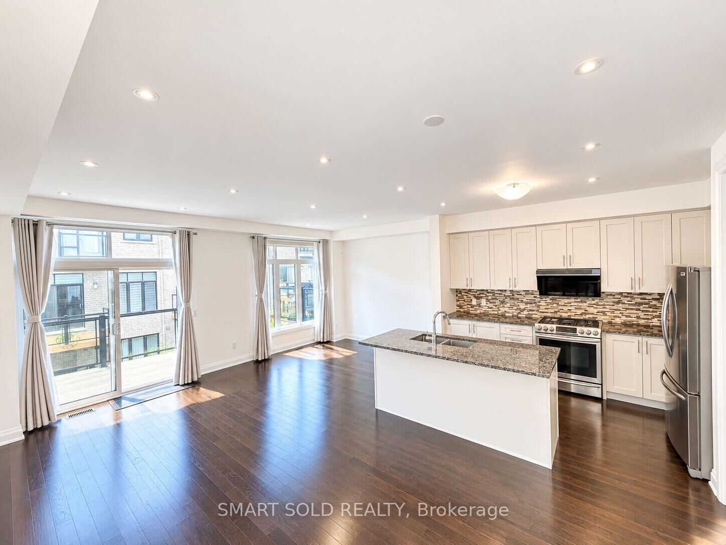 Property Photo:  35 Duncombe Lane  ON L4C 1C2 