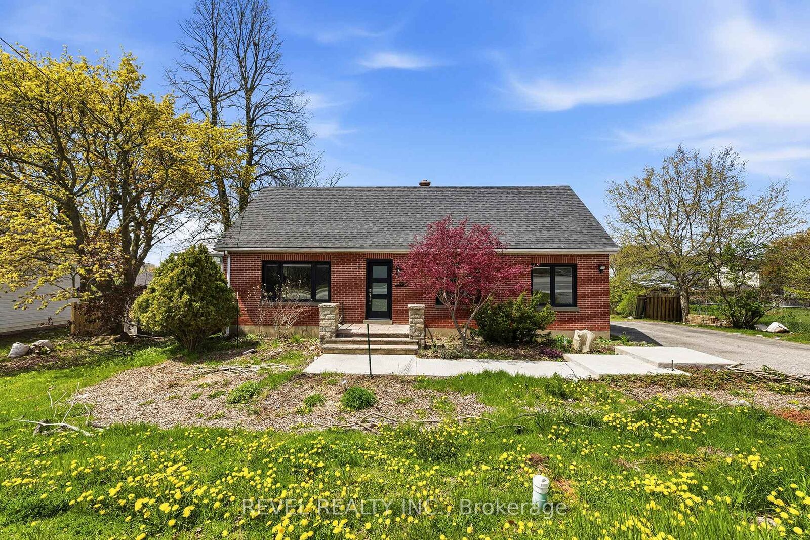 Property Photo: 990 Harmony Road N Main ON L1H 7K5