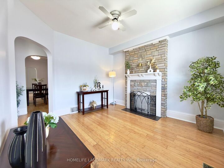 Property Photo:  67 Banting Avenue  ON L1H 2M1 