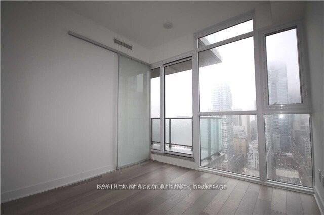 Property Photo:  290 Adelaide Street W 3409  ON M5V 1P6 