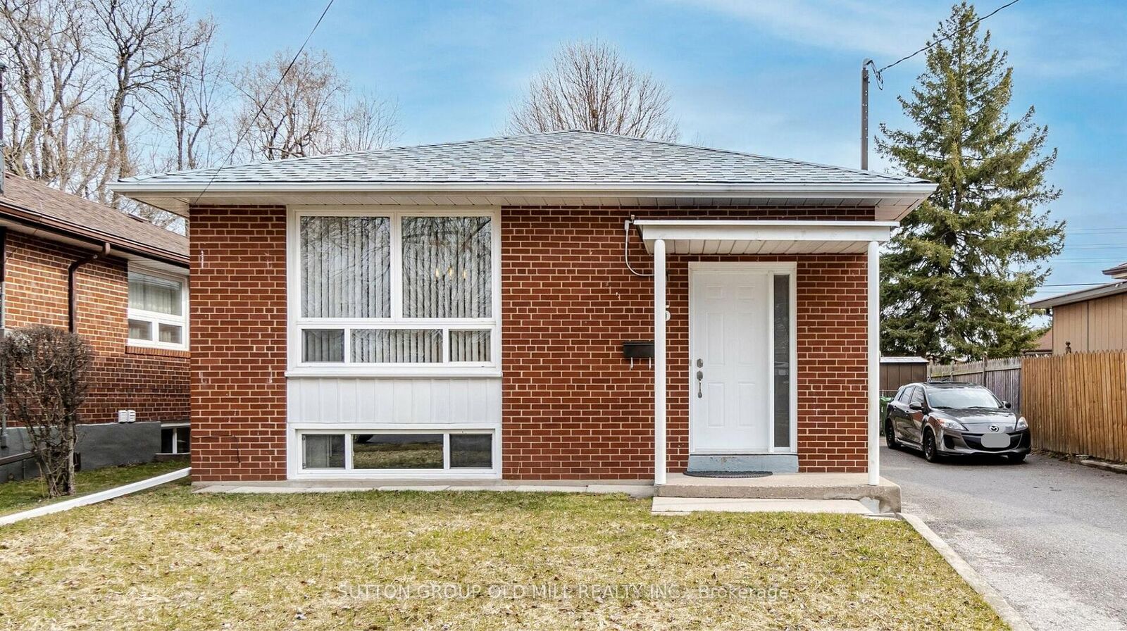 Property Photo:  5 Applefield Drive Lower  ON M1P 3X8 