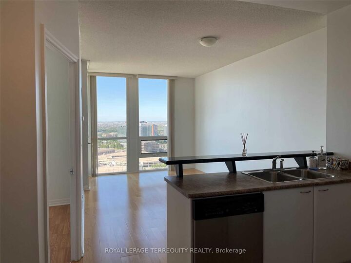 Property Photo:  220 Burnhamthorpe Road W 2610  ON L5B 4N4 