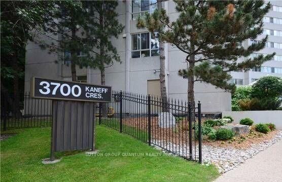 Property Photo:  3700 Kaneff Crescent 808  ON L5A 4B8 