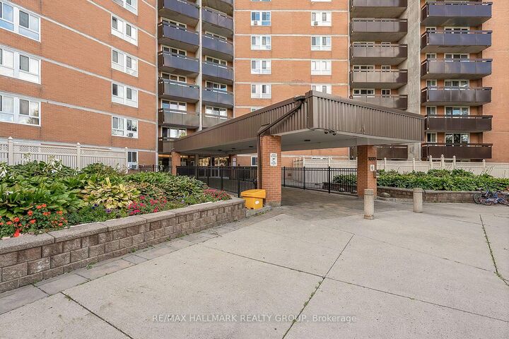 Property Photo: 2000 Jasmine Crescent 705 ON K1J 8K4