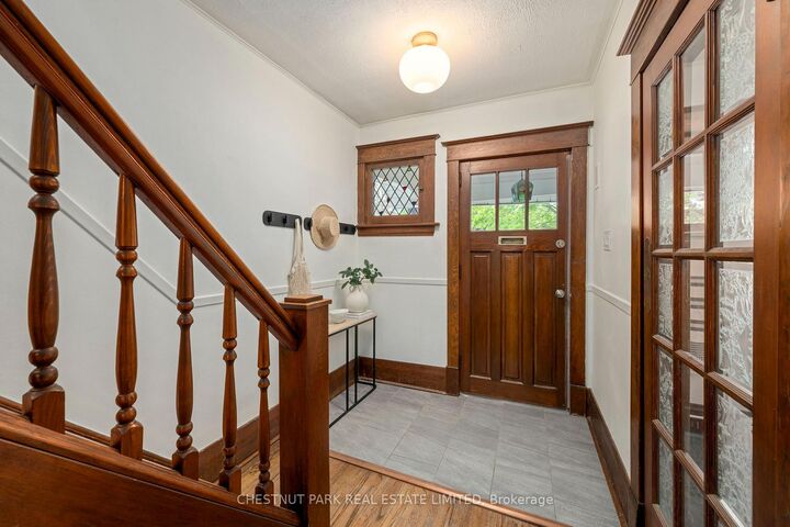 Property Photo:  94 Briscoe Street E  ON N6C 1X2 