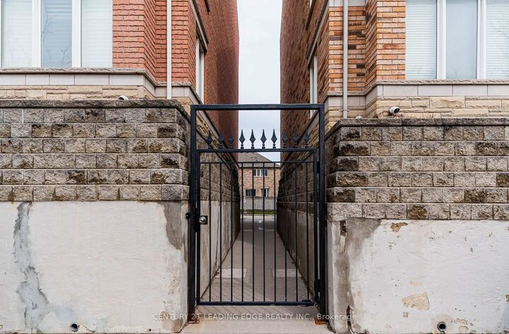 Property Photo: 653A Warden Avenue 53 ON M1L 0E8