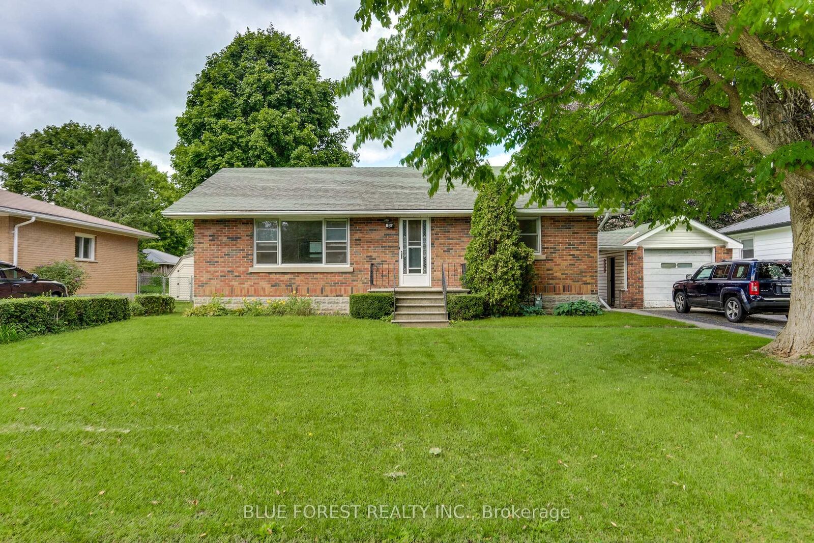 Property Photo: 75 Pine Street E ON N5H 1N4