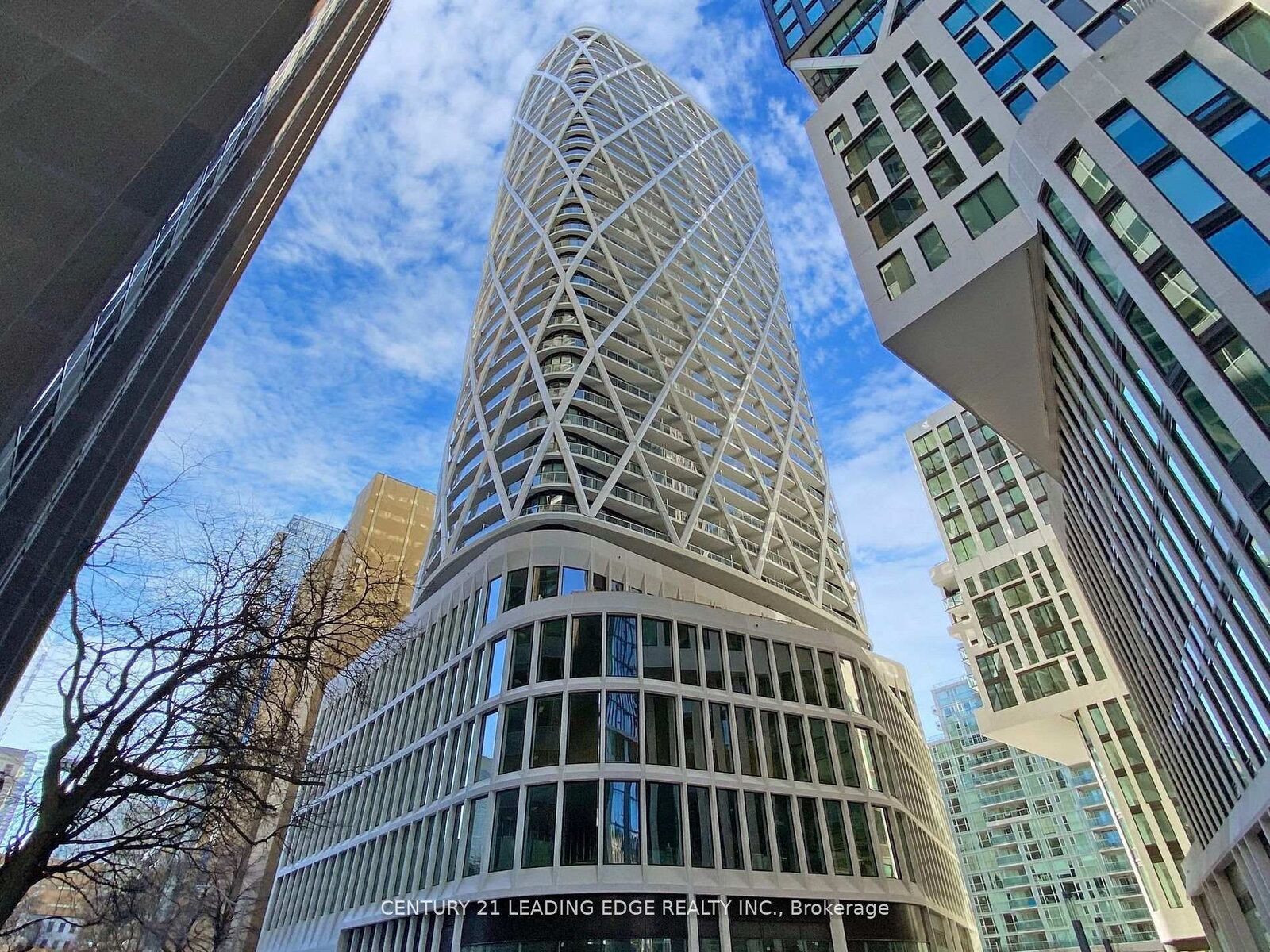Property Photo:  230 Simcoe Street 823  ON M5T 1T4 