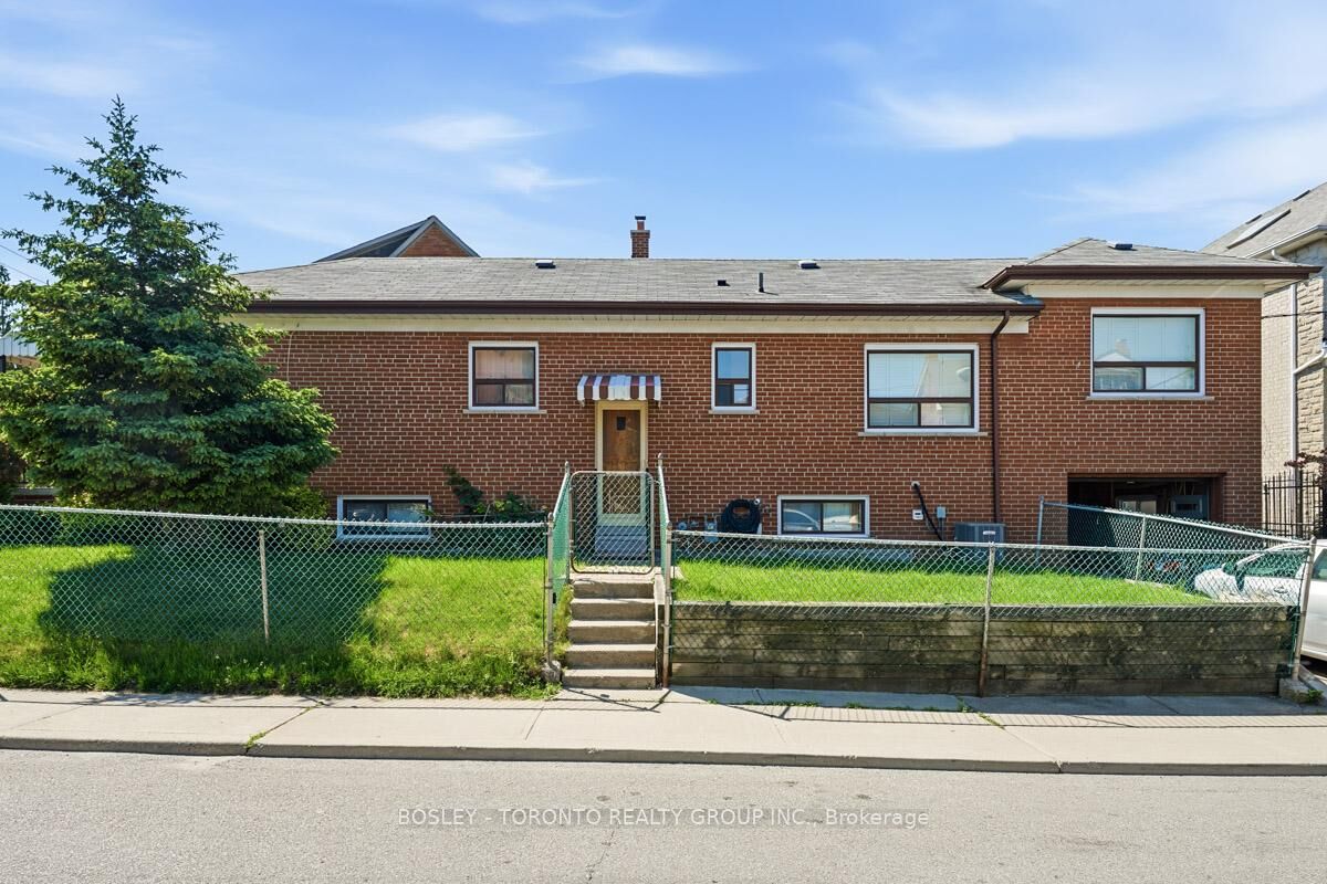 Property Photo:  146 Earlscourt Avenue Lower  ON M6E 4A9 