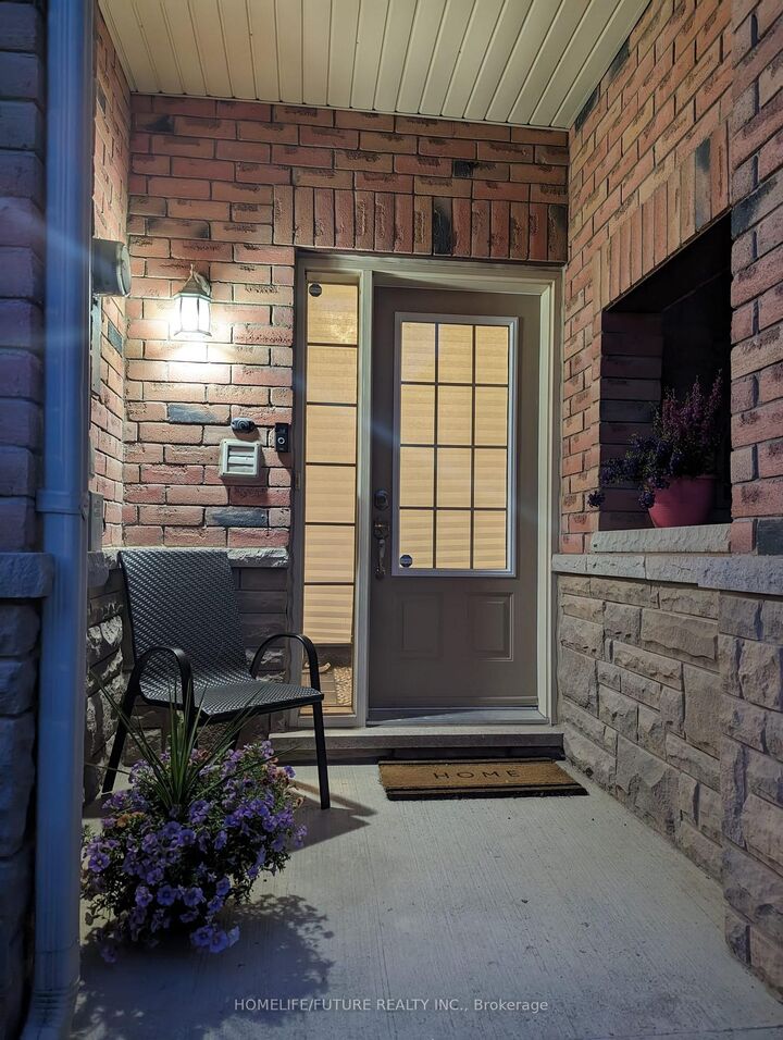Property Photo:  21 Linnell Street  ON L1Z 0K9 
