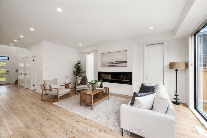 Property Photo:  1820 Canvas Way 33  ON N5X 0N5 