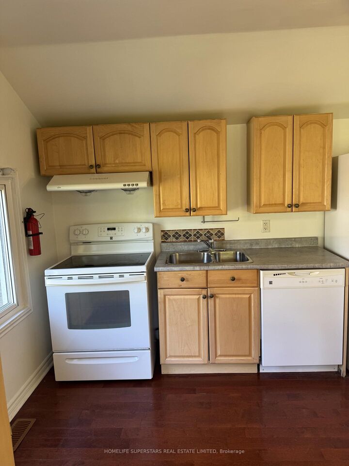 Property Photo:  564A Lake Drive S  ON L4P 1S8 