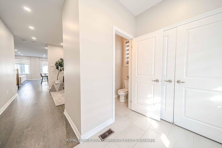 Property Photo:  48 Minnock Street Main  ON L7C 4K9 