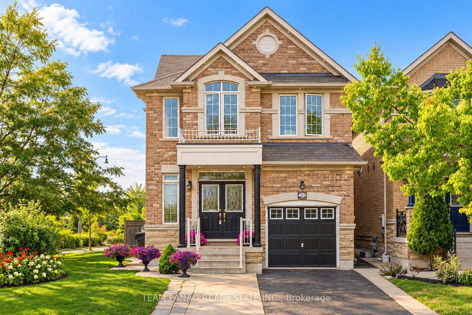 Property Photo:  20 Mission Ridge Trail  ON L6P 3A2 
