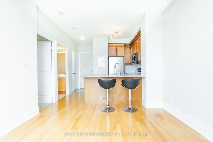 Property Photo: 18 Harding Boulevard Ph208 ON L4C 0T3