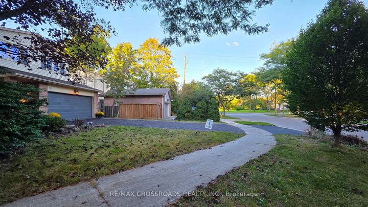 Property Photo:  3 Cherrydale Court  ON M1C 3H1 