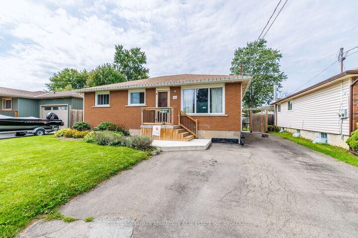 Property Photo:  220 Cutress Avenue  ON L3C 2S8 