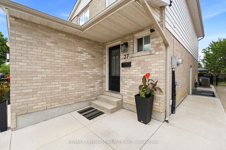 Property Photo:  37 Cathy Jean Crescent  ON M9V 4T2 