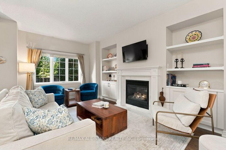 Property Photo:  39 Louisbourg Way  ON L6E 2A2 