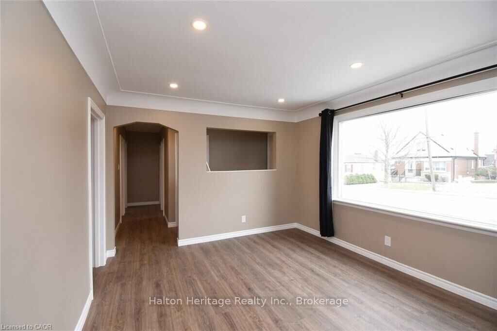 Property Photo:  342 Rosedale Avenue 1  ON L8K 4N8 