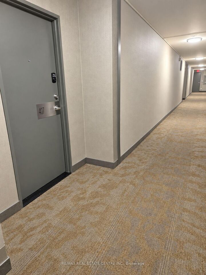 Property Photo:  627 The West Mall N/A 407  ON M9C 4X5 