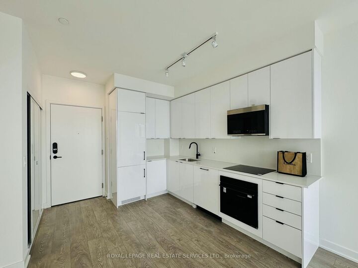 Property Photo:  225 Malta Avenue 2106  ON L6Y 6L6 