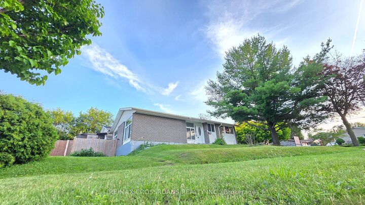 Property Photo:  19 Shoreland Crescent Bsmt  ON M1G 1M4 