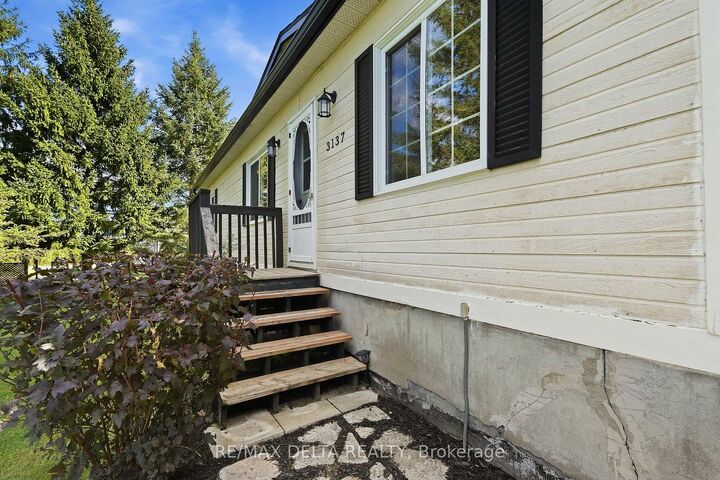 Property Photo:  3137 Union Street  ON K0B 1G0 