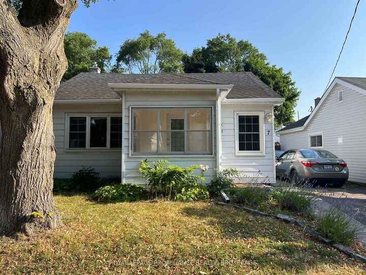 Property Photo: 7 Third Avenue ON K7K 2J4