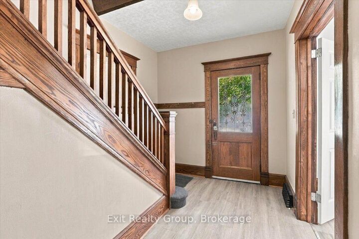 Property Photo:  185 Foster Avenue  ON K8N 3P8 