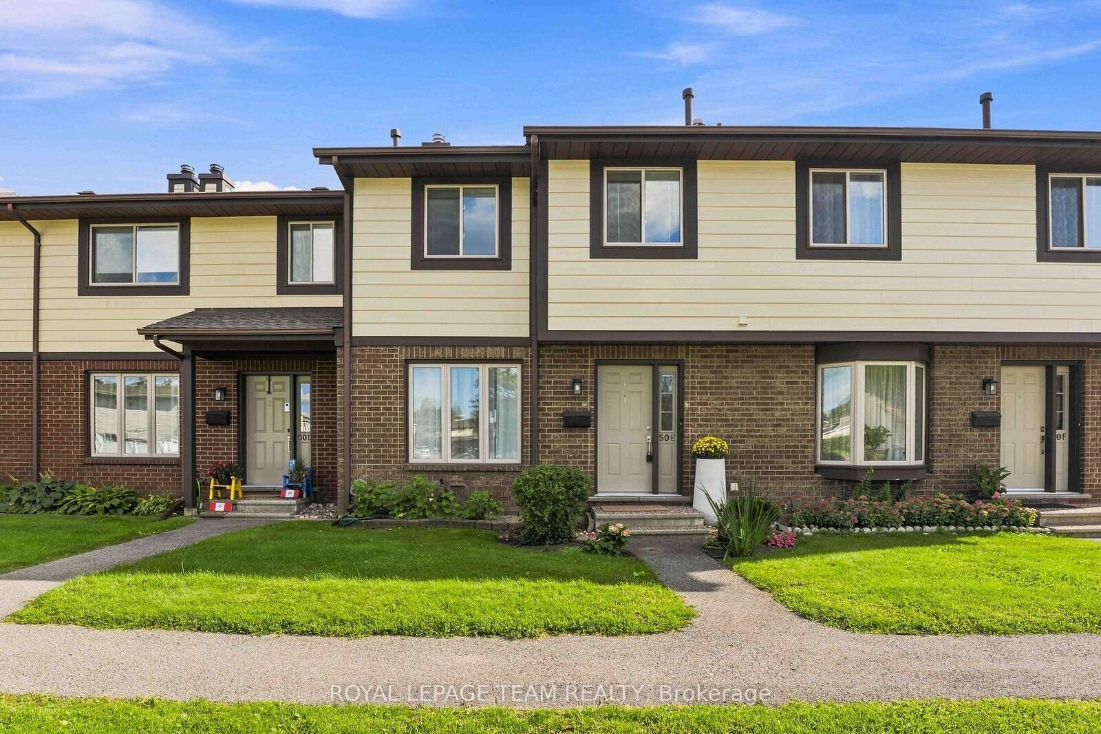 Property Photo:  50E Medhurst Drive 16  ON K2G 4V2 