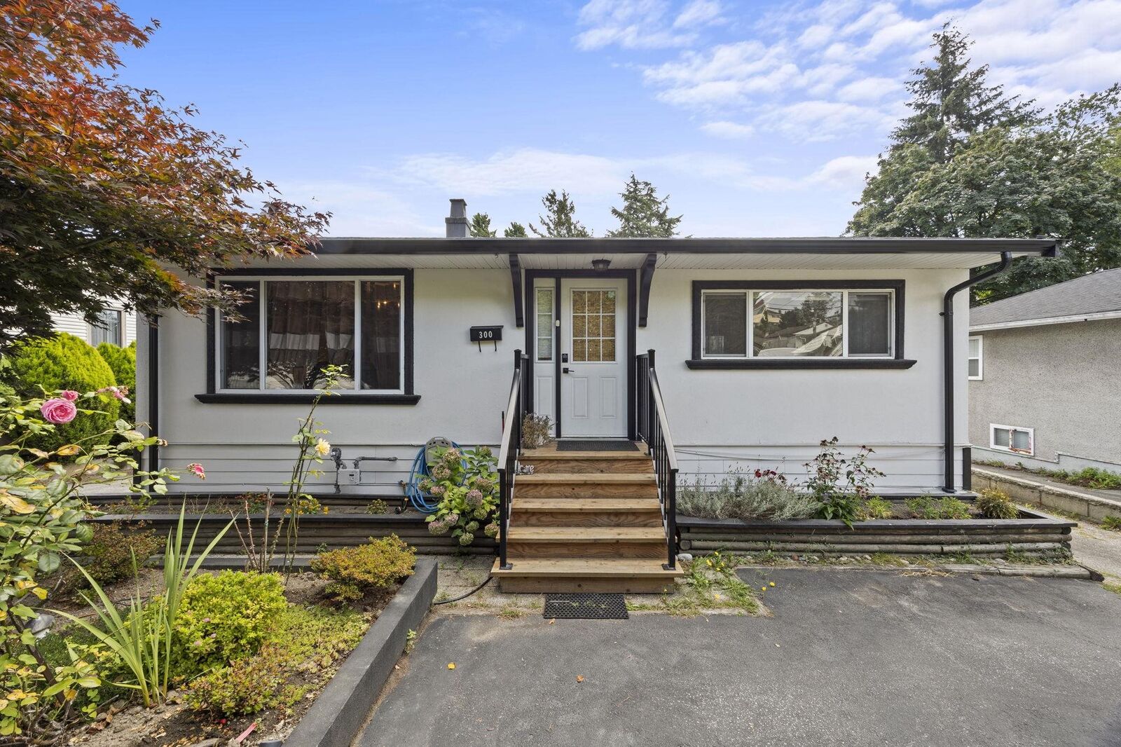 Property Photo:  300 Tenth Avenue  BC V5G 4L7 