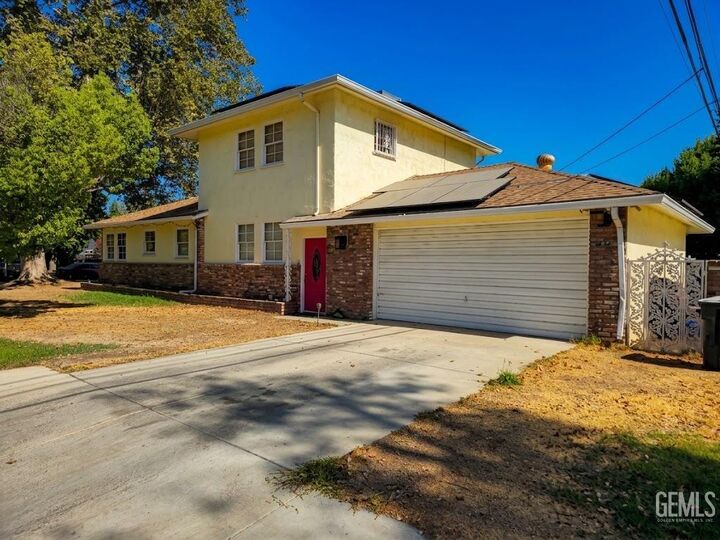 Property Photo:  2500 Pine Street  CA 93301 