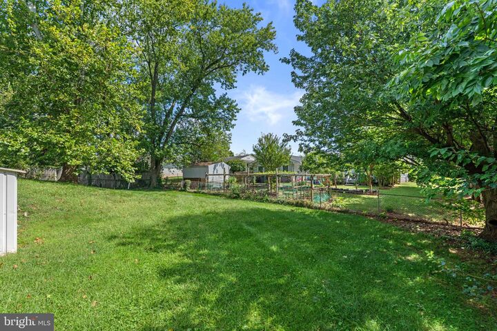 Property Photo: 1706 N Sterling Boulevard VA 20164