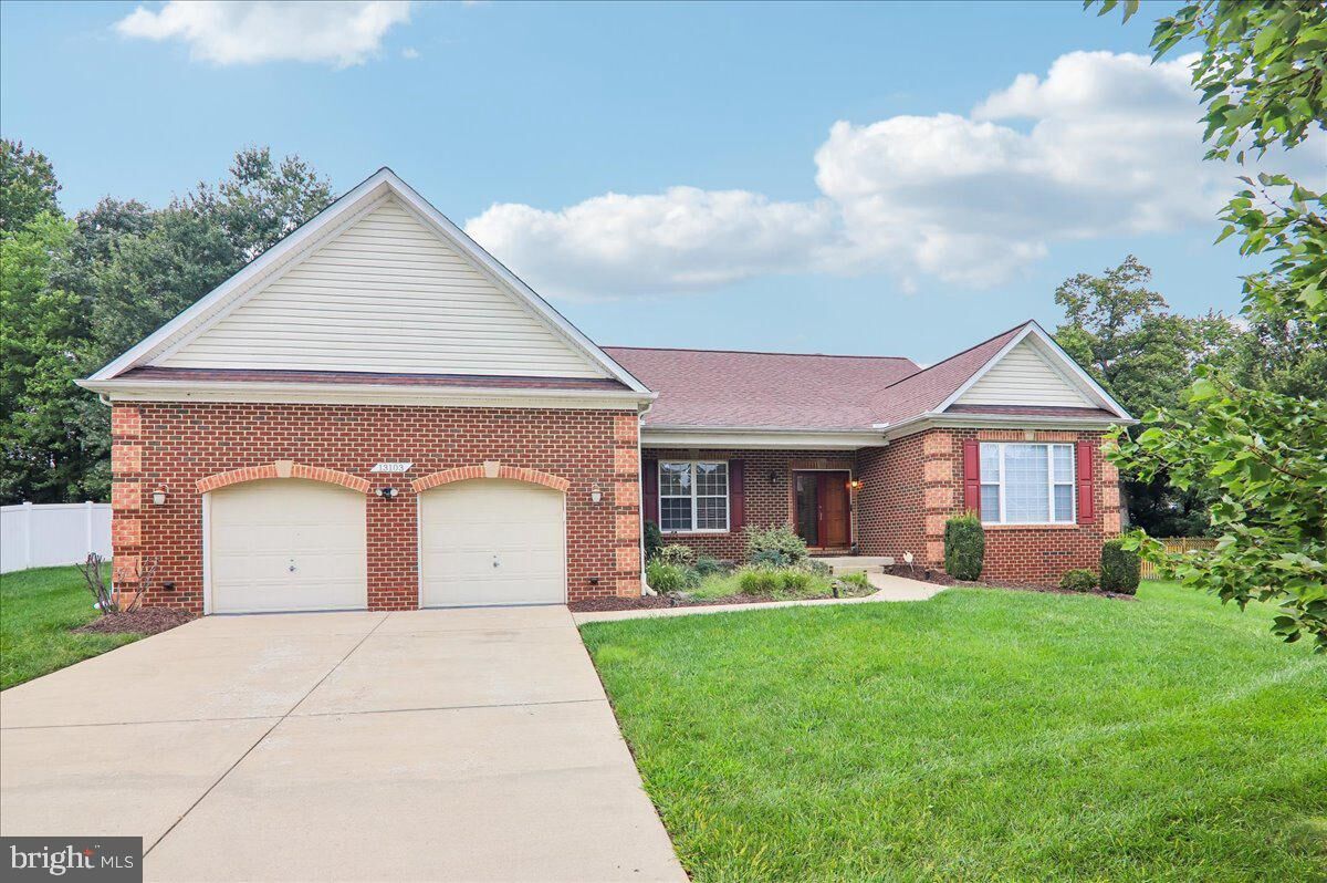 Property Photo: 13103 Lenfant Drive MD 20744