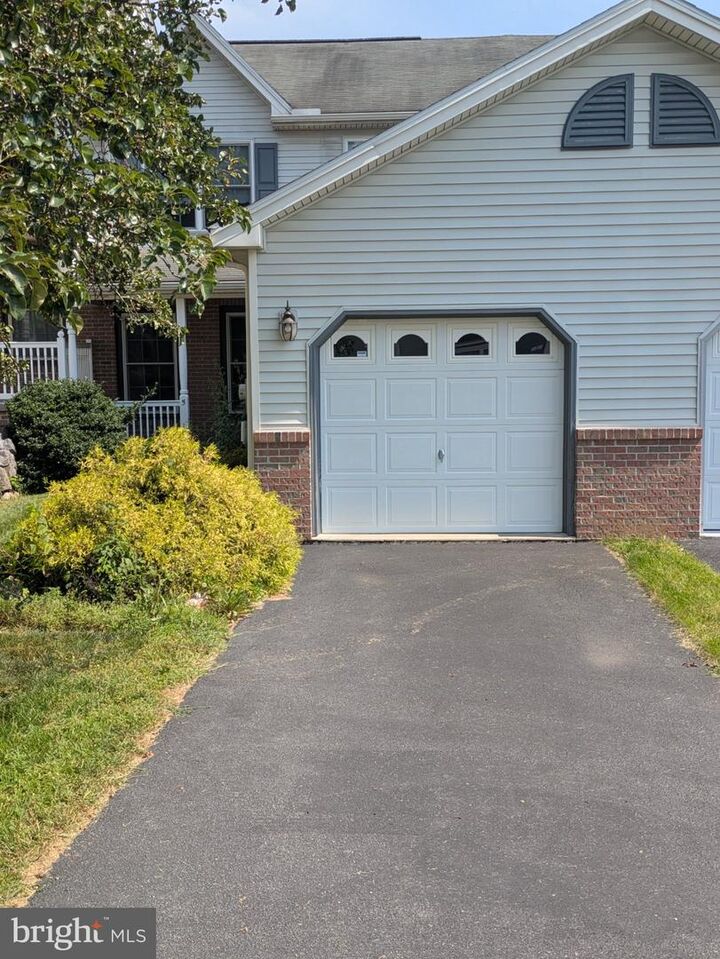 Property Photo: 5 Lismore Place PA 17050