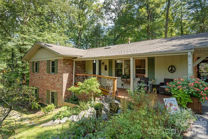 Property Photo: 906 Indian Hill Road NC 28792